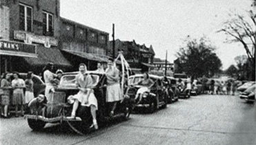 Alabama College parade through town, 1945.